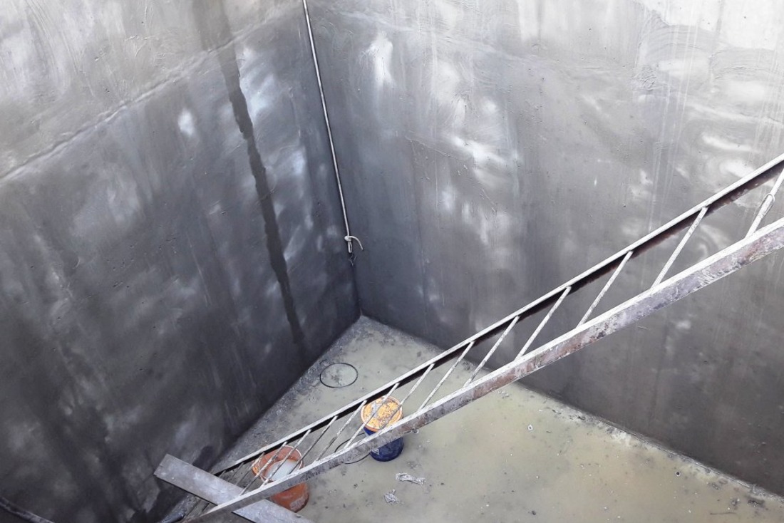 Чем покрыть бетон чтобы он не пропускал воду?